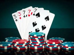 Giao diện casino trực tuyến keonhakai với slot và live dealer